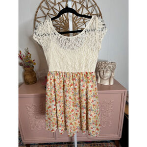 Women's Accidentally in Love Size 7 White Lace Floral Dress‎